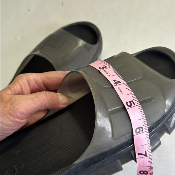 UGG JELLA CLEAR SLIDES LIKE NEW BLACK size 81/2 ? - Picture 11 of 16